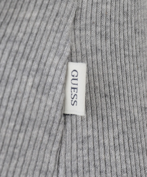 Guess(ゲス)の「GUESS/ゲスGJ LS HOODED EMBRO TOP(Tシャツ/カットソー・レディース・グレー・SMALL)」の7枚目の写真