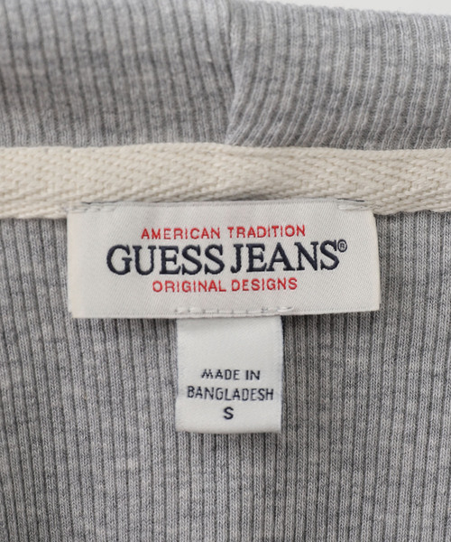 Guess(ゲス)の「GUESS/ゲスGJ LS HOODED EMBRO TOP(Tシャツ/カットソー・レディース・グレー・SMALL)」の8枚目の写真