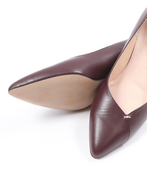 HIPS（ヒップス）の「【本革】メタルパーツVカットパンプス（パンプス・レディース・ボルドー/アイボリー/ネイビー/ブラック/ブラック系その他・23cm/22.5cm/23.5cm/24cm/24.5cm）」の12枚目の写真