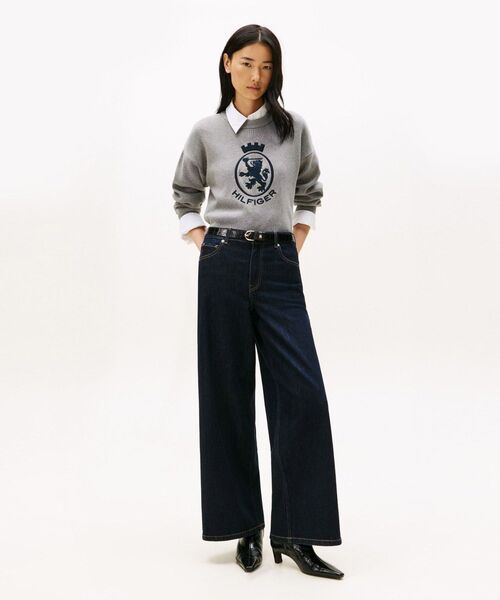 TOMMY HILFIGER(トミーヒルフィガー)の「バーシティグラフィックモックネックセーター(ニット/セーター・レディース・ホワイト/グレー・XX-SMALL/X-SMALL)」の4枚目の写真