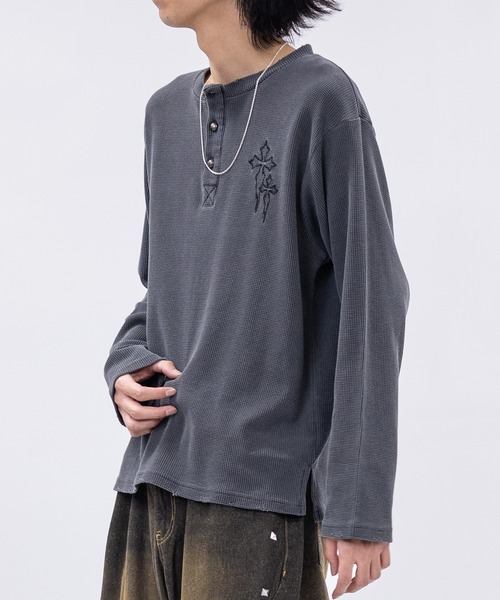 JOHN'S CLOSET(ジョンズクローゼット)の「【31】クロス刺繍 ダメージワッフル ロンT(Tシャツ/カットソー・メンズ・ブラック/グレー/チャコールグレー・MEDIUM/LARGE)」の14枚目の写真