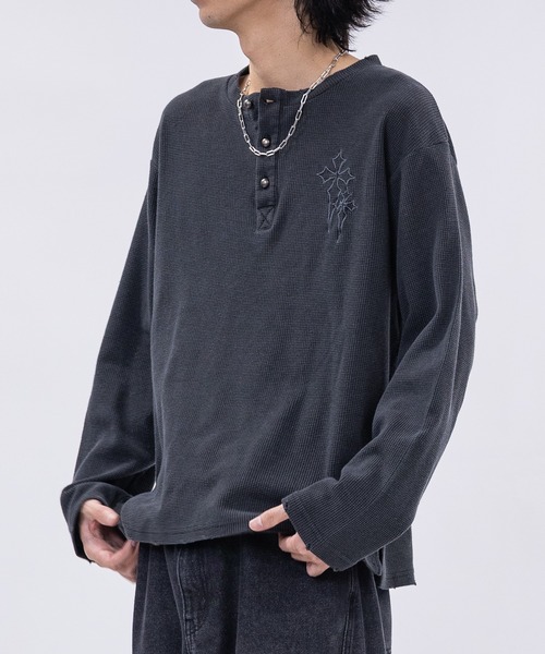 JOHN'S CLOSET(ジョンズクローゼット)の「【31】クロス刺繍 ダメージワッフル ロンT(Tシャツ/カットソー・メンズ・ブラック/グレー/チャコールグレー・MEDIUM/LARGE)」の8枚目の写真