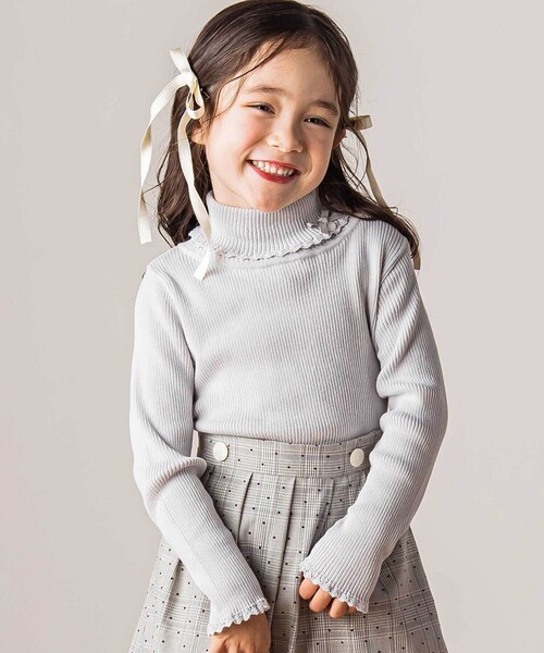 Tartine et Chocolat(タルティーヌエショコラ)の「【日本製】ソフトコットンリボンタートルネックセーター(80~140cm)(ニット/セーター・キッズ・グレー/オフホワイト/ピンク・110cm/100cm/120cm/130cm)」の3枚目の写真