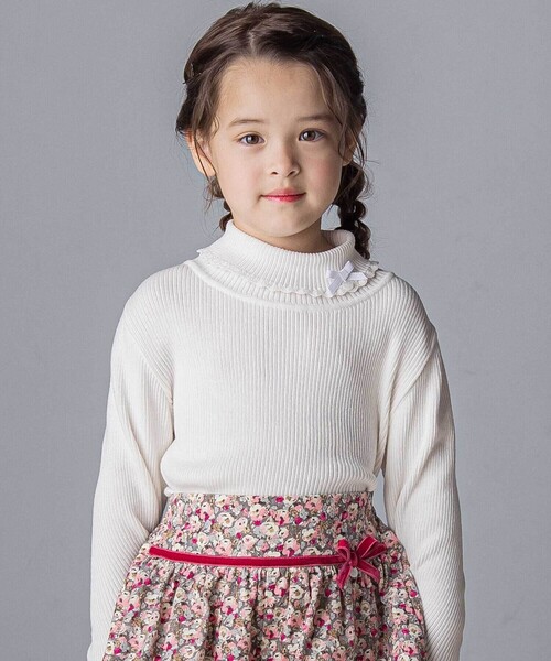 Tartine et Chocolat(タルティーヌエショコラ)の「【日本製】ソフトコットンリボンタートルネックセーター(80~140cm)(ニット/セーター・キッズ・グレー/オフホワイト/ピンク・110cm/100cm/120cm/130cm)」の2枚目の写真