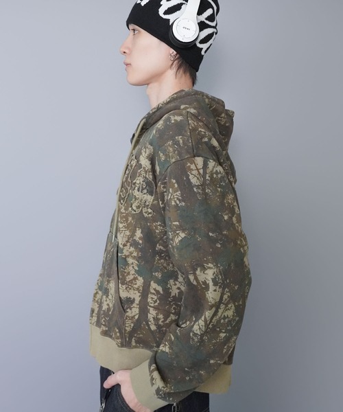 SPINNS（スピンズ）の「【内田金吾くん着用】短丈ダブルジップパーカー/パッチワークロゴ/アソート（ピグメント加工・リアルツリー）（パーカー・メンズ・ブラック系その他/グレー系その他/ブルー系その他/ピンク系その他/リアルツリーカモ・ONESIZE）」の19枚目の写真