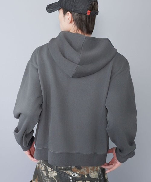 SPINNS（スピンズ）の「【内田金吾くん着用】短丈ダブルジップパーカー/パッチワークロゴ/アソート（ピグメント加工・リアルツリー）（パーカー・メンズ・ブラック系その他/グレー系その他/ブルー系その他/ピンク系その他/リアルツリーカモ・ONESIZE）」の14枚目の写真