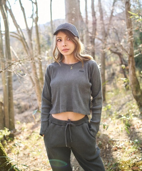 ELEMENT eden(エレメントエデン)の「ELEMENT レディース RIB LINE LS WOMEN ロンT 【2025年秋冬モデル】/エレメントセットアップ対応クロップド丈リブタイトシルエットリンガー長袖ロンT(Tシャツ/カットソー・レディース・ブラック/ブラック系その他/ホワイト・MEDIUM)」の3枚目の写真