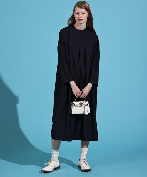 Kelen（ケレン）の「「KELEN / ケレン」タックデザインワンピース（ワンピース・レディース・ブラック/グレイッシュベージュ/ネイビー・S/M）」の4枚目の写真