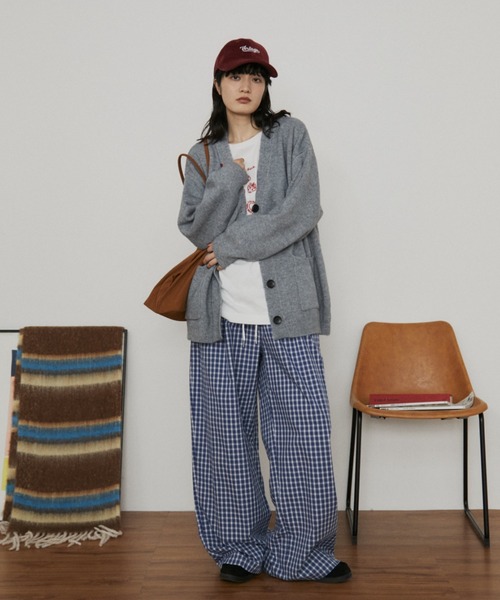 MERLOT（メルロー）の「オーバーサイズVネックカーディガン（カーディガン/ボレロ・レディース・グレー/ライトブルー・FREE）」の8枚目の写真