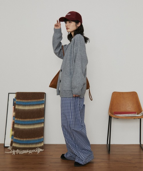 MERLOT（メルロー）の「オーバーサイズVネックカーディガン（カーディガン/ボレロ・レディース・グレー/ライトブルー・FREE）」の9枚目の写真