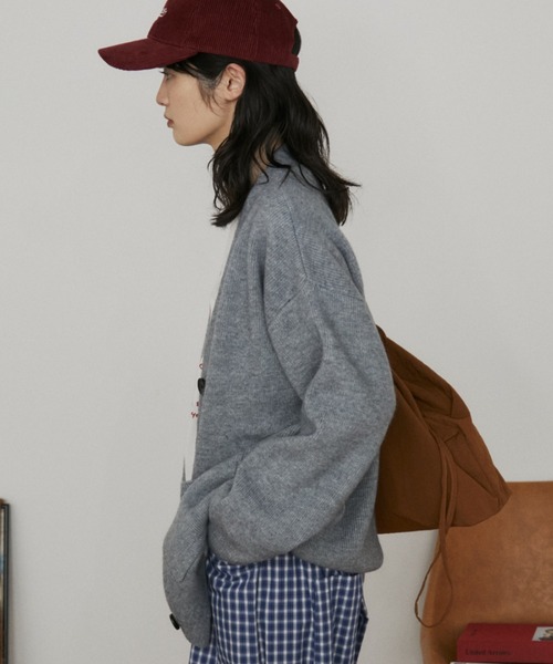 MERLOT（メルロー）の「オーバーサイズVネックカーディガン（カーディガン/ボレロ・レディース・グレー/ライトブルー・FREE）」の6枚目の写真