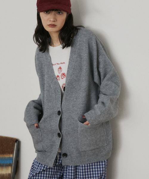 MERLOT（メルロー）の「オーバーサイズVネックカーディガン（カーディガン/ボレロ・レディース・グレー/ライトブルー・FREE）」の4枚目の写真