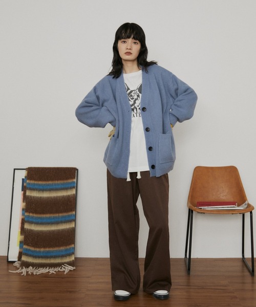 MERLOT（メルロー）の「オーバーサイズVネックカーディガン（カーディガン/ボレロ・レディース・グレー/ライトブルー・FREE）」の17枚目の写真