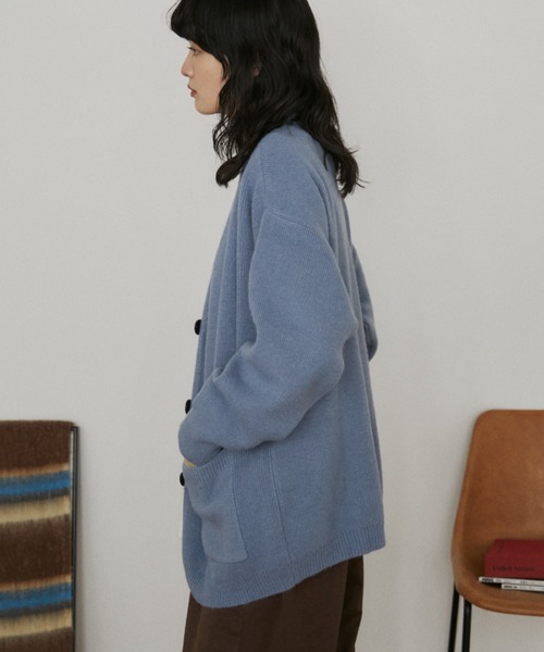 MERLOT（メルロー）の「オーバーサイズVネックカーディガン（カーディガン/ボレロ・レディース・グレー/ライトブルー・FREE）」の15枚目の写真