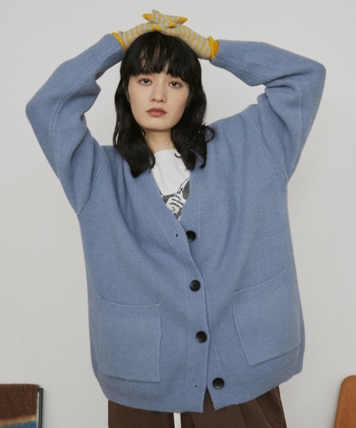 MERLOT（メルロー）の「オーバーサイズVネックカーディガン（カーディガン/ボレロ・レディース・グレー/ライトブルー・FREE）」の12枚目の写真