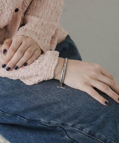 SMELLY（スメリー）の「ステンレスカーブバーマンテルブレスレット（ブレスレット・レディース・シルバー・-）」の5枚目の写真