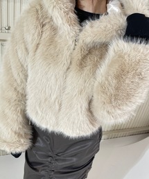 ROGER AND RAW（ロジャーアンドロウ）の「フード付きボリュームファーショートアウター（その他アウター）」