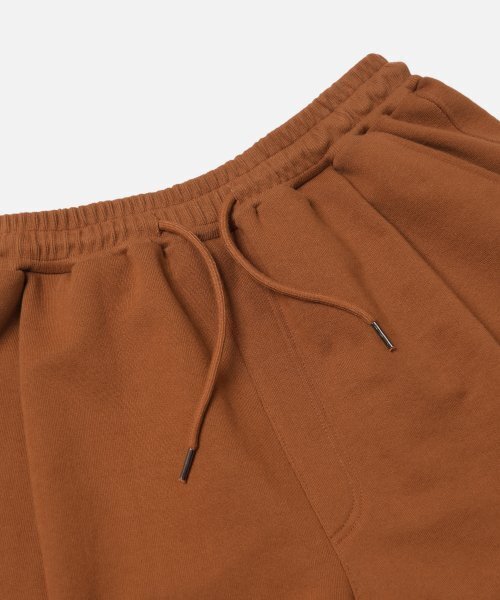 FRIZMWORKS(フリズムワークス)の「ONE TUCK SWEAT SHORTS _ BRICK(その他パンツ・レディース・その他・X-LARGE/MEDIUM/LARGE)」の3枚目の写真