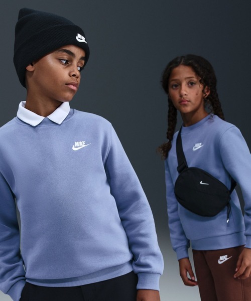 NIKE(ナイキ)の「ナイキ NIKE ナイキ YTH NSW クラブ LBR フリース L/S クルー(スウェット・キッズ・ブルーグレー/ピンク/レッド/オレンジ・130cm/140cm/150cm/160cm)」の3枚目の写真