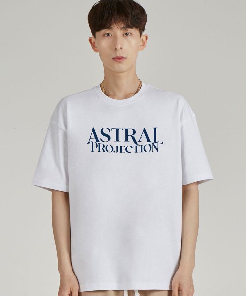 ASTRAL PROJECTION(アストラルプロジェクション)の「ベーシックレタリングロゴラウンドネック15番手綿半袖Tシャツ_ホワイト(Tシャツ/カットソー・メンズ・その他・LARGE/X-LARGE)」の1枚目の写真