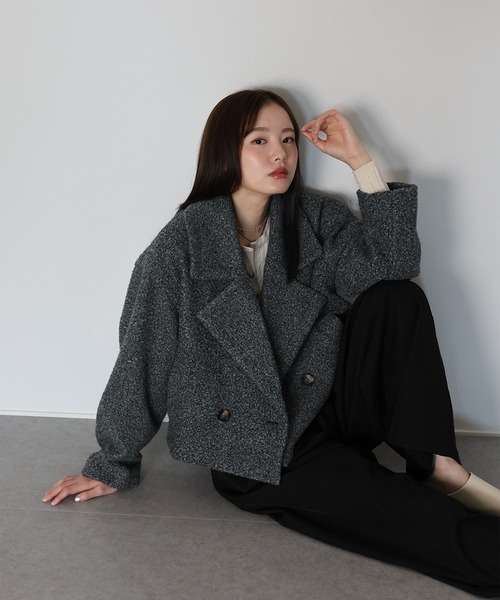J by blue(ジェイバイブルー)の「プードルボアショートコート(ピーコート・レディース・ベージュ/グレー系・MEDIUM)」の18枚目の写真