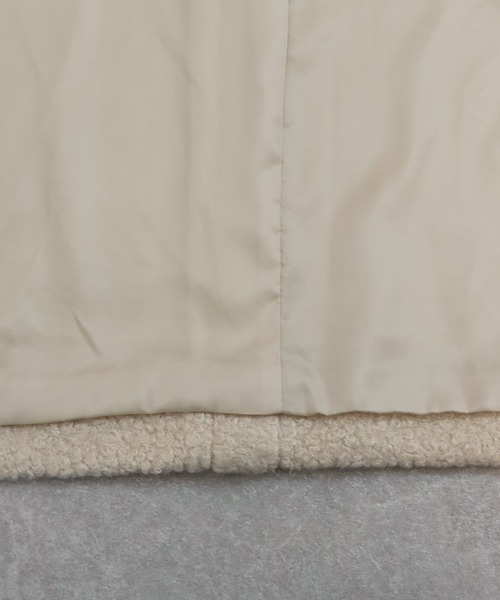 J by blue(ジェイバイブルー)の「プードルボアショートコート(ピーコート・レディース・ベージュ/グレー系・MEDIUM)」の4枚目の写真