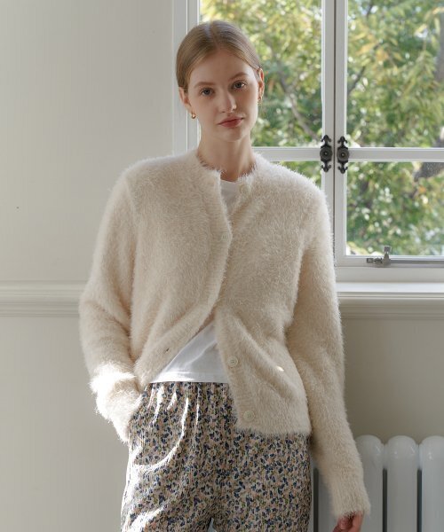 YUPPE（ヨッペ）の「ROUND FUR CARDIGAN_BEIGE（カーディガン/ボレロ・レディース・その他・FREE）」の2枚目の写真