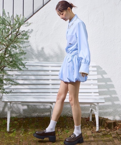 Lallana(ララーナ)の「Layered Collar Balloon Shirt Dress / レイヤードカラーバルーンシャツワンピース(シャツワンピース・レディース・アイボリー/ブルー・FREE/SMALL)」の11枚目の写真
