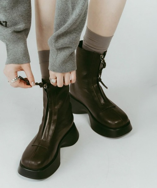 Knuth Marf(クヌースマーフ)の「front zip platform boots(ブーツ・レディース・ブラウン/ブラック・24cm/25cm/23cm)」の2枚目の写真