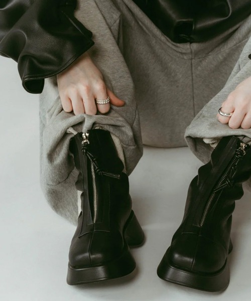 Knuth Marf(クヌースマーフ)の「front zip platform boots(ブーツ・レディース・ブラウン/ブラック・24cm/25cm/23cm)」の4枚目の写真