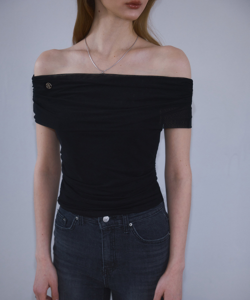 ROSEFRANTZ（ロゼフランツ）の「Sha Layered Off Shoulder T-shirt [Black]（Tシャツ/カットソー・レディース・ブラック・SMALL/MEDIUM）」の2枚目の写真