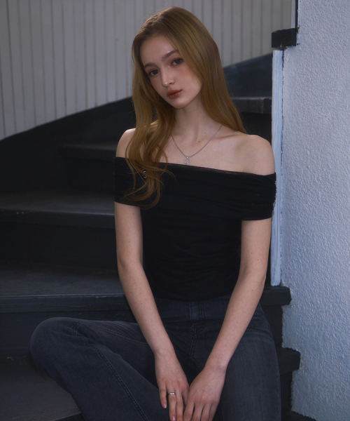 ROSEFRANTZ（ロゼフランツ）の「Sha Layered Off Shoulder T-shirt [Black]（Tシャツ/カットソー・レディース・ブラック・SMALL/MEDIUM）」の3枚目の写真