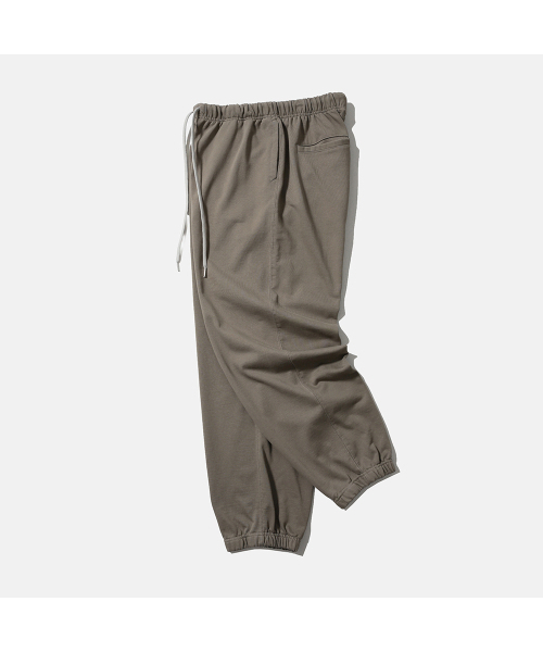 MOIF（モイフ）の「[AW25] BAGGY SWEAT PANTS / OLIVE（スウェットパンツ・メンズ・その他・1(S)/2(M)/3(L)）」の2枚目の写真
