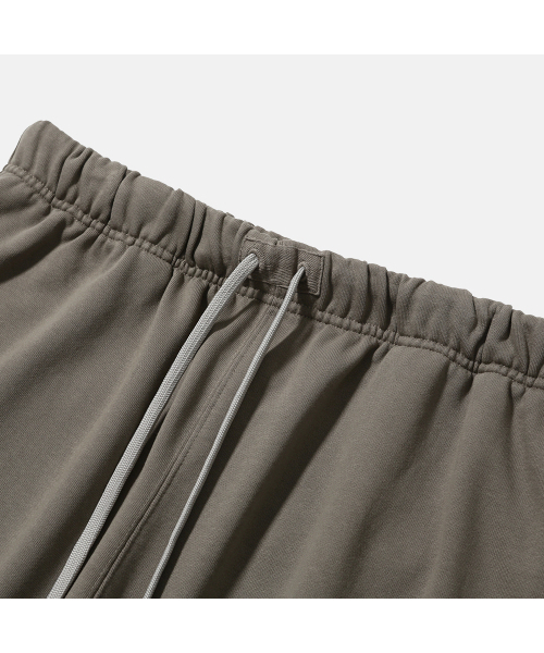 MOIF（モイフ）の「[AW25] BAGGY SWEAT PANTS / OLIVE（スウェットパンツ・メンズ・その他・1(S)/2(M)/3(L)）」の4枚目の写真