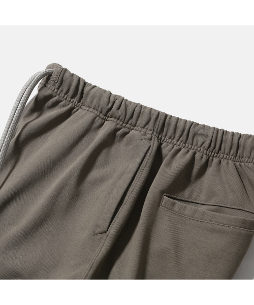 MOIF（モイフ）の「[AW25] BAGGY SWEAT PANTS / OLIVE（スウェットパンツ・メンズ・その他・1(S)/2(M)/3(L)）」の8枚目の写真