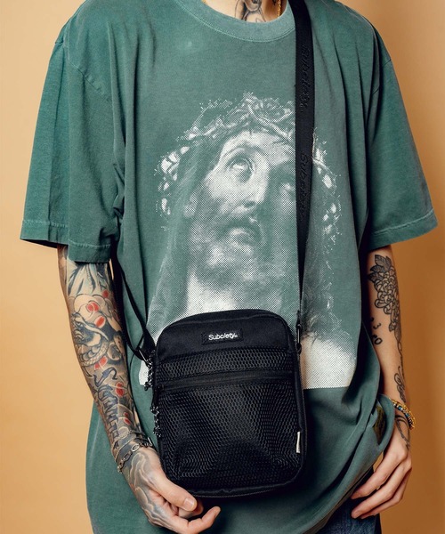 Subciety(サブサエティ)の「Mesh pocket mini shoulder bag(ショルダーバッグ・メンズ・オリーブ/ブラック/ベージュ・FREE)」の1枚目の写真