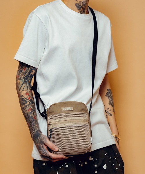 Subciety(サブサエティ)の「Mesh pocket mini shoulder bag(ショルダーバッグ・メンズ・オリーブ/ブラック/ベージュ・FREE)」の6枚目の写真