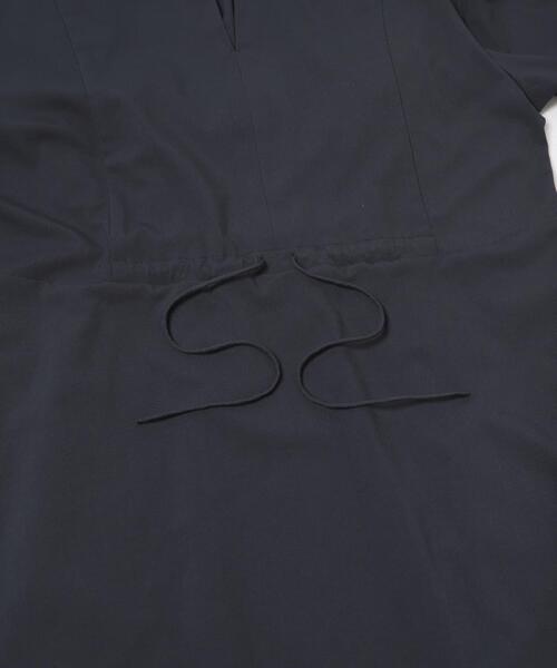 URBAN RESEARCH DOORS(アーバンリサーチドアーズ)の「ドロストリボンフレアワンピース(ワンピース・レディース・バーガンディー/チャコールグレー/グレー・FREE)」の7枚目の写真