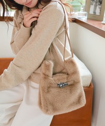 KOBE LETTUCE | ベルトデザインファーバッグ(ショルダーバッグ)