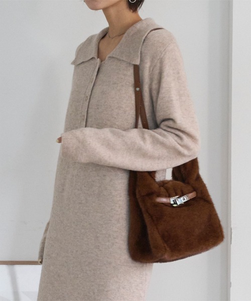 KOBE LETTUCE（コウベレタス）の「ベルトデザインファーバッグ（ショルダーバッグ・レディース・ベージュ/ブラック/ブラウン・F）」の5枚目の写真