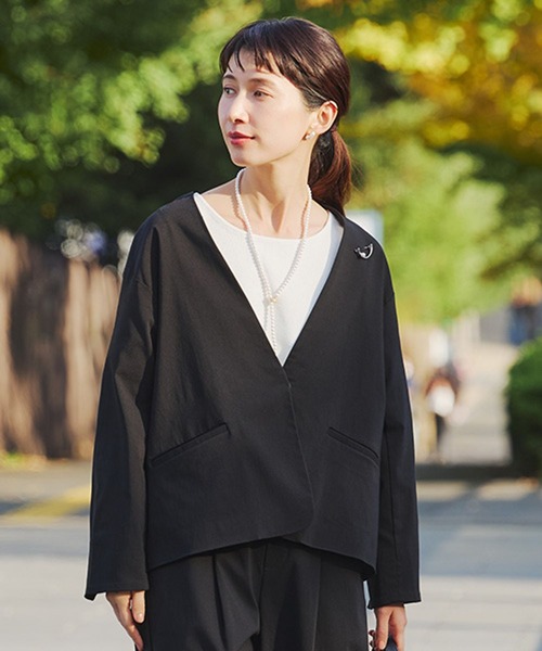 studio CLIP（スタディオクリップ）の「【WEB限定】楽ストレッチボタンジャケット[プラスサイズあり]《オケージョン2026SS》（ノーカラージャケット・レディース・ブラック/ライトベージュ/ネイビー・MEDIUM/LARGE/ﾌﾘｰ(L)）」の4枚目の写真