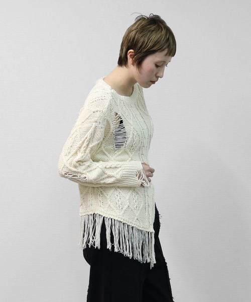 THE CELL.(ザセルドット)の「ダメージケーブルアシンメトリーニット DISTRESSED CABLE ASYMMETRIC KNIT(ニット/セーター・レディース・アイボリー・FREE)」の6枚目の写真