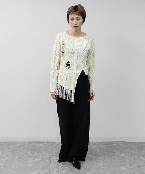 THE CELL.(ザセルドット)の「ダメージケーブルアシンメトリーニット DISTRESSED CABLE ASYMMETRIC KNIT(ニット/セーター・レディース・アイボリー・FREE)」の9枚目の写真