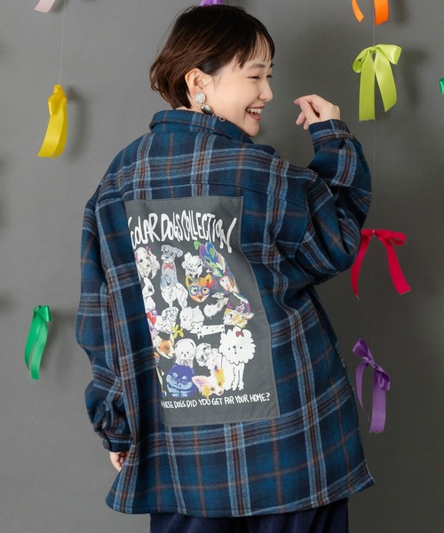 ScoLar（スカラー）の「153758：わんコレ柄ネルチェック×ボアシャツアウター（Tシャツ/カットソー・レディース・ネイビー/ブラウン・M）」の2枚目の写真