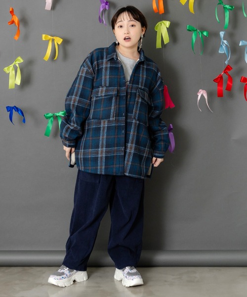 ScoLar（スカラー）の「153758：わんコレ柄ネルチェック×ボアシャツアウター（Tシャツ/カットソー・レディース・ネイビー/ブラウン・M）」の3枚目の写真