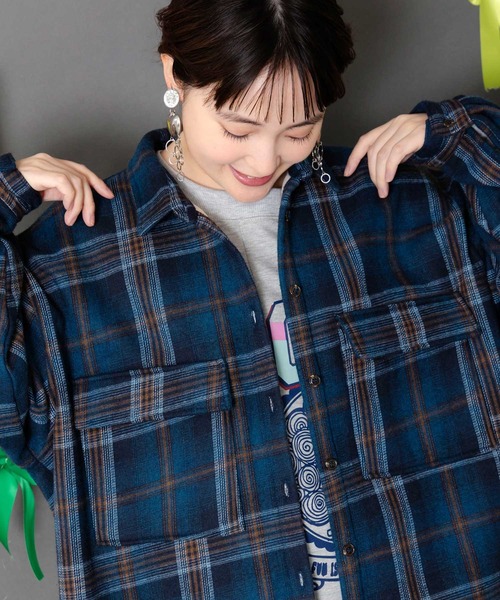 ScoLar（スカラー）の「153758：わんコレ柄ネルチェック×ボアシャツアウター（Tシャツ/カットソー・レディース・ネイビー/ブラウン・M）」の6枚目の写真