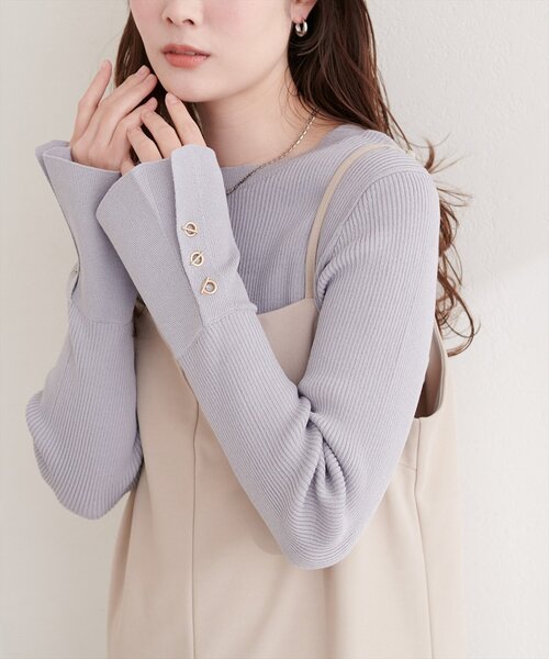 natural couture（ナチュラルクチュール）の「袖口ハトメ釦クルーネックニットプルオーバー（ニット/セーター・レディース・ピンク/グレー/ミント/イエロー/オフホワイト/ブラック・FREE）」の4枚目の写真