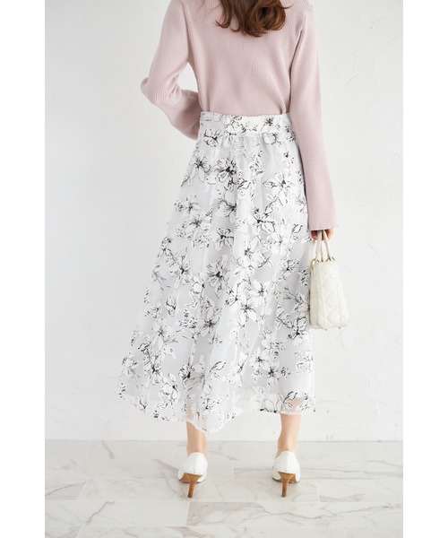 tocco closet(トッコ クローゼット)の「ウエストビット付きオパールフラワープリントフレアスカート(スカート・レディース・オフホワイト/ブラック・M)」の11枚目の写真