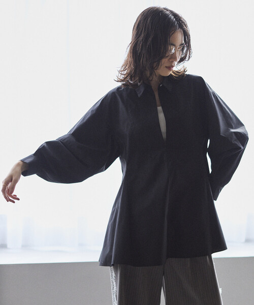 Firsthand（ファーストハンド）の「Firsthand/ファーストハンド フレアシルエット スキッパー バルーンスリーブ シャツ（シャツ/ブラウス・レディース・ミント/ホワイト/ブラック/サックスブルー・FREE）」の2枚目の写真