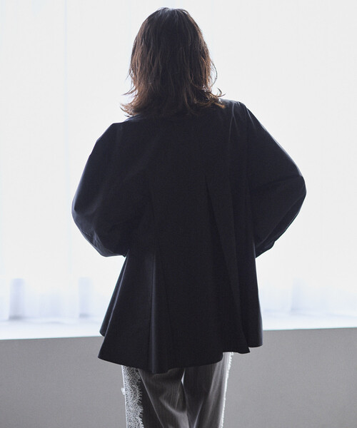 Firsthand（ファーストハンド）の「Firsthand/ファーストハンド フレアシルエット スキッパー バルーンスリーブ シャツ（シャツ/ブラウス・レディース・ミント/ホワイト/ブラック/サックスブルー・FREE）」の13枚目の写真